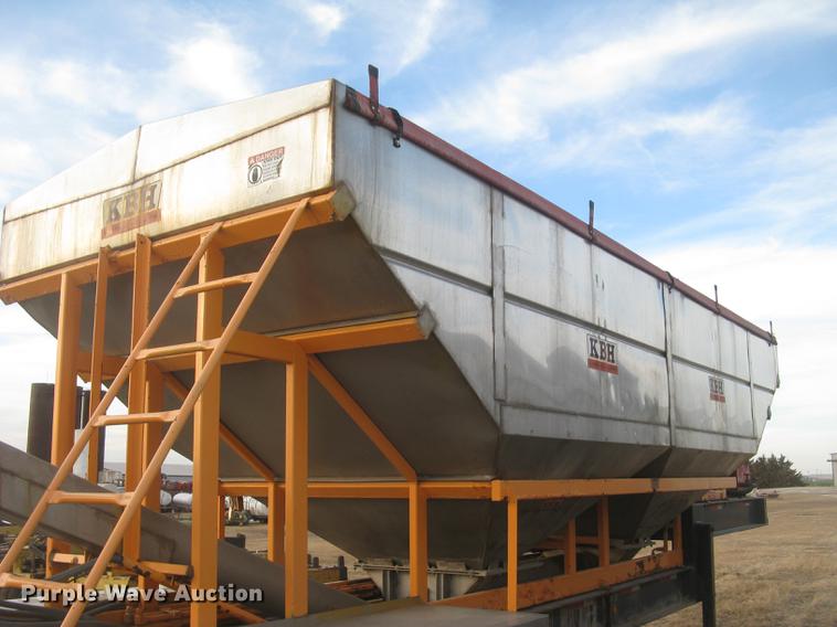 image for item DC2451 2006 KBH fertilizer tender trailer