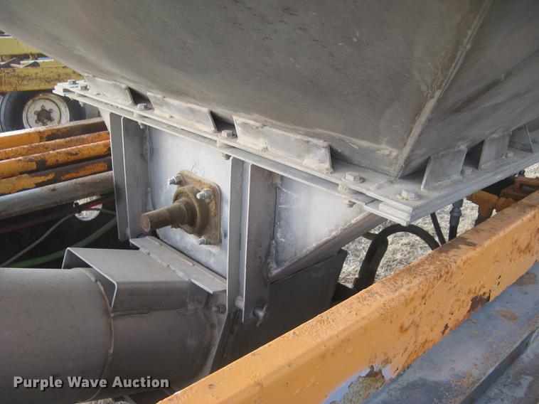 image for item DC2451 2006 KBH fertilizer tender trailer