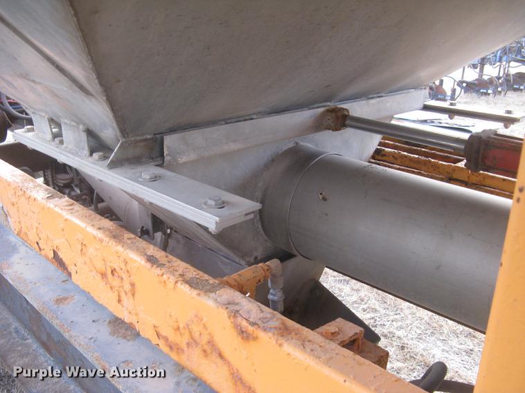 image for item DC2451 2006 KBH fertilizer tender trailer