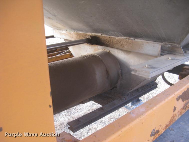 image for item DC2451 2006 KBH fertilizer tender trailer