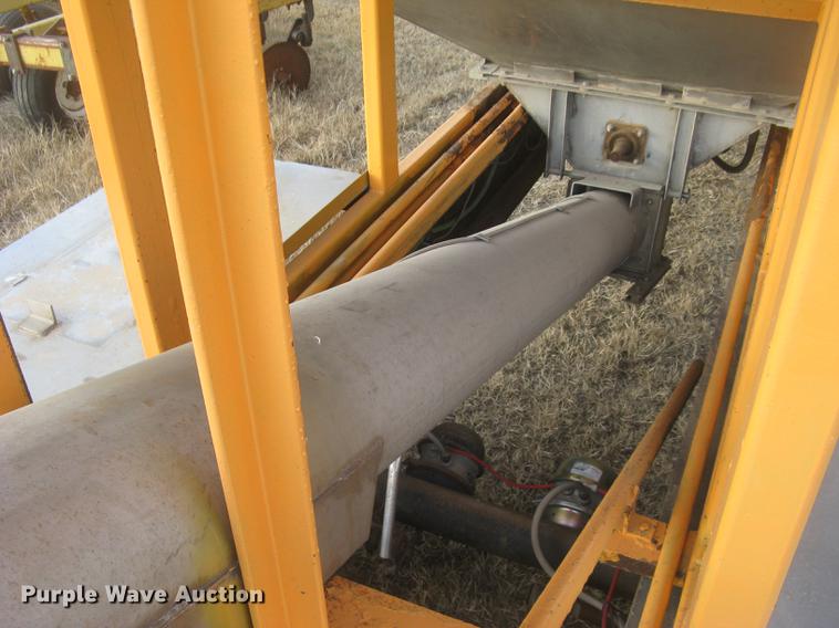 image for item DC2451 2006 KBH fertilizer tender trailer