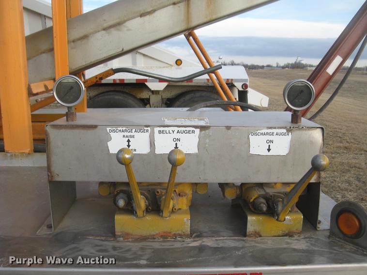 image for item DC2451 2006 KBH fertilizer tender trailer