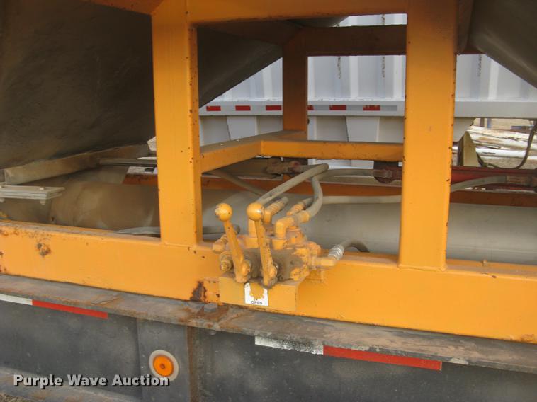 image for item DC2451 2006 KBH fertilizer tender trailer