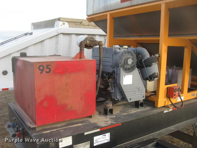 image for item DC2451 2006 KBH fertilizer tender trailer