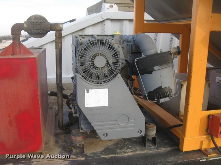 image for item DC2451 2006 KBH fertilizer tender trailer