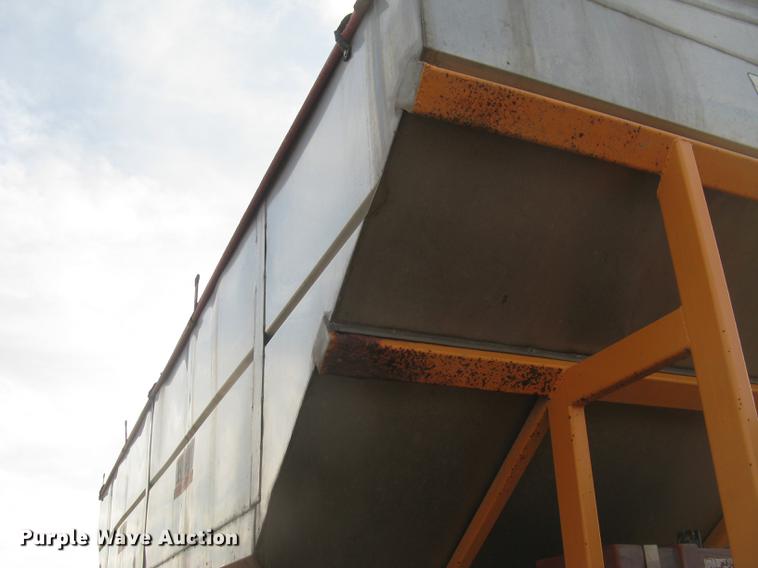 image for item DC2451 2006 KBH fertilizer tender trailer