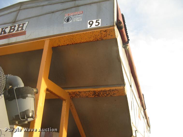 image for item DC2451 2006 KBH fertilizer tender trailer