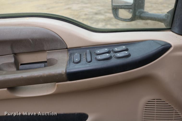 image for item DC3600 2000 Ford F350 Super Duty flatbed Crew Cab pickup truck