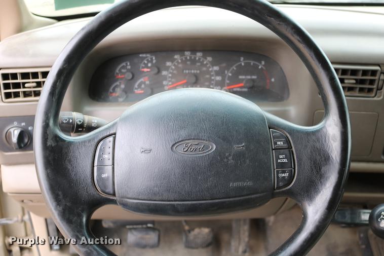 image for item DC3600 2000 Ford F350 Super Duty flatbed Crew Cab pickup truck