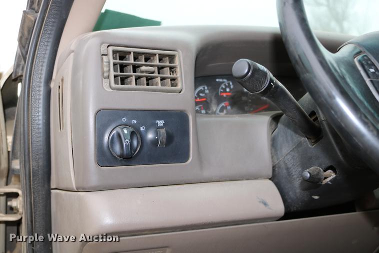 image for item DC3600 2000 Ford F350 Super Duty flatbed Crew Cab pickup truck