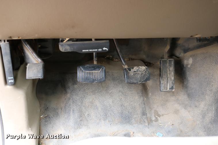 image for item DC3600 2000 Ford F350 Super Duty flatbed Crew Cab pickup truck