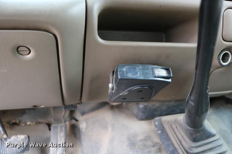 image for item DC3600 2000 Ford F350 Super Duty flatbed Crew Cab pickup truck