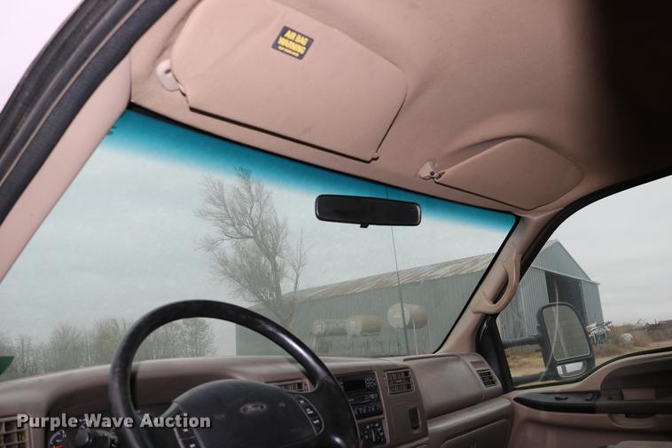 image for item DC3600 2000 Ford F350 Super Duty flatbed Crew Cab pickup truck