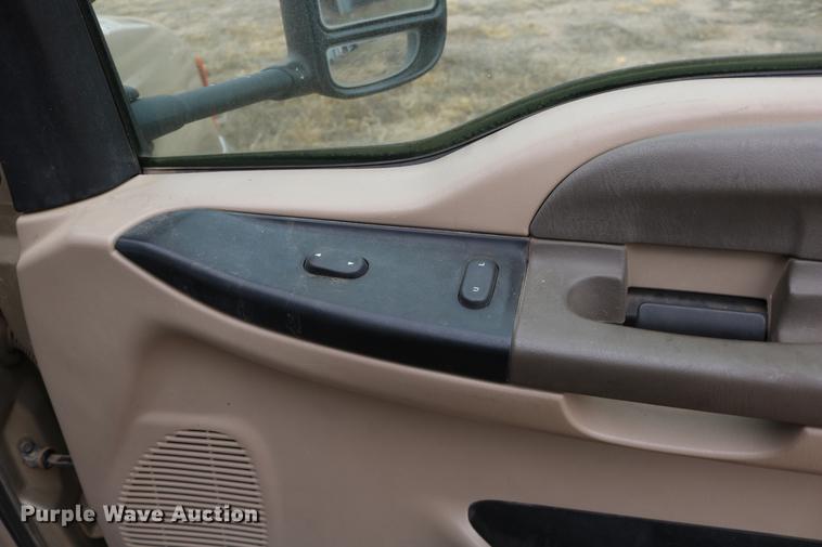 image for item DC3600 2000 Ford F350 Super Duty flatbed Crew Cab pickup truck