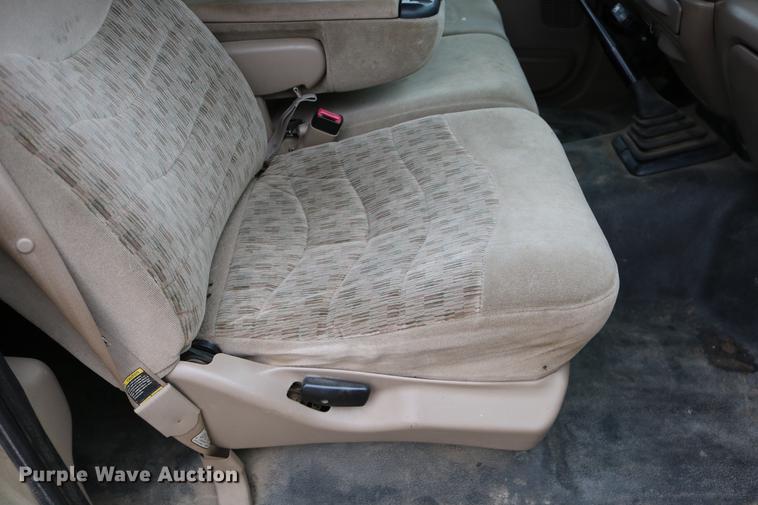 image for item DC3600 2000 Ford F350 Super Duty flatbed Crew Cab pickup truck