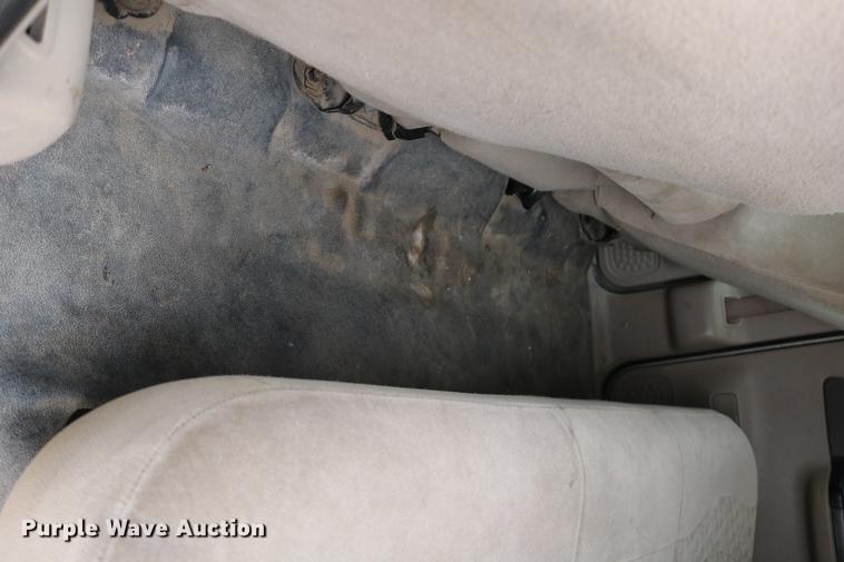 image for item DC3600 2000 Ford F350 Super Duty flatbed Crew Cab pickup truck