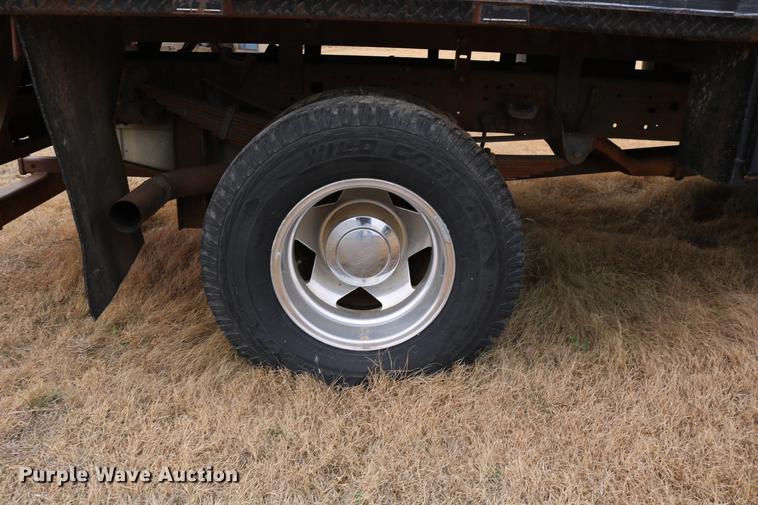 image for item DC3600 2000 Ford F350 Super Duty flatbed Crew Cab pickup truck