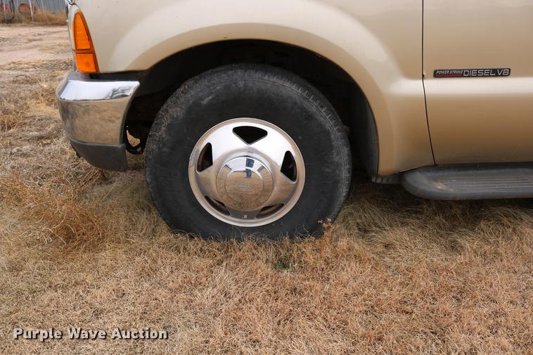 image for item DC3600 2000 Ford F350 Super Duty flatbed Crew Cab pickup truck