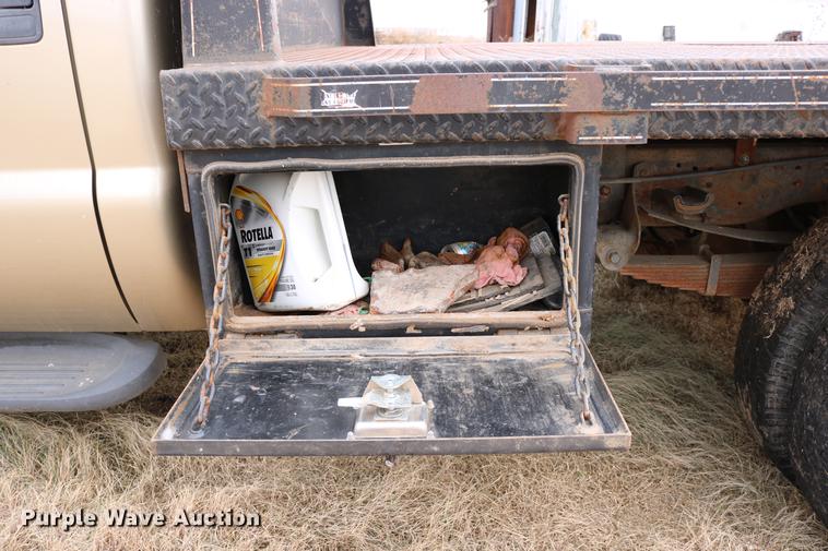 image for item DC3600 2000 Ford F350 Super Duty flatbed Crew Cab pickup truck