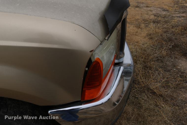 image for item DC3600 2000 Ford F350 Super Duty flatbed Crew Cab pickup truck