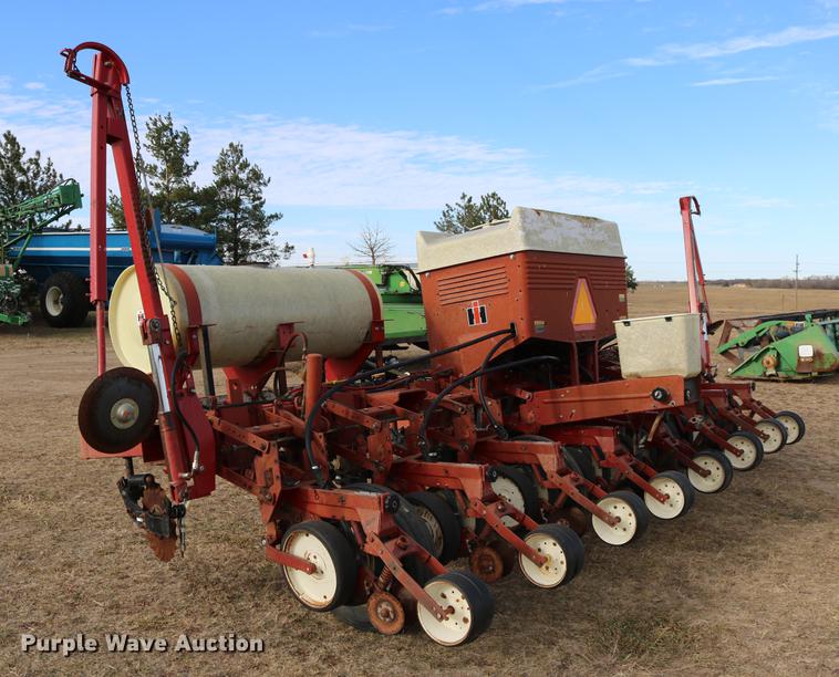 image for item DC3605 International Cyclo Air 800 planter