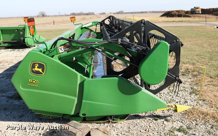 image for item DC3609 2004 John Deere 625F flex head