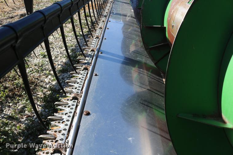 image for item DC3609 2004 John Deere 625F flex head