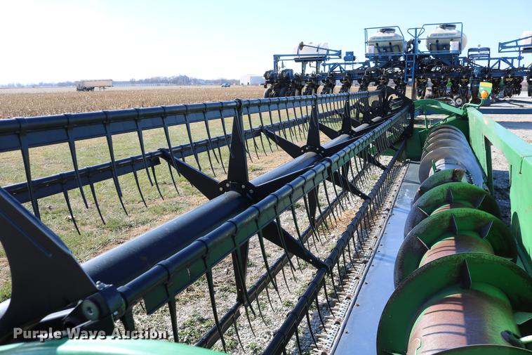 image for item DC3609 2004 John Deere 625F flex head