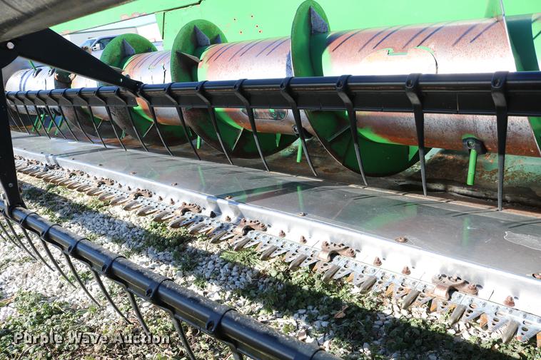 image for item DC3609 2004 John Deere 625F flex head