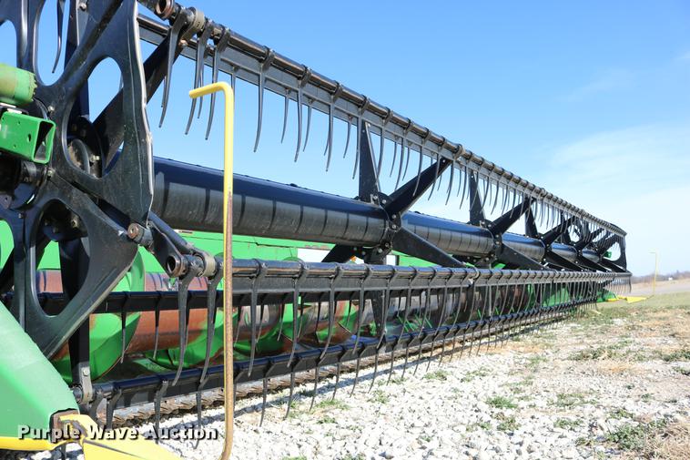 image for item DC3609 2004 John Deere 625F flex head