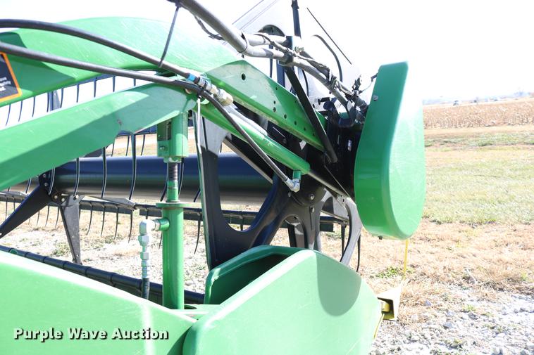 image for item DC3609 2004 John Deere 625F flex head