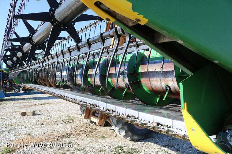 image for item DC3609 2004 John Deere 625F flex head