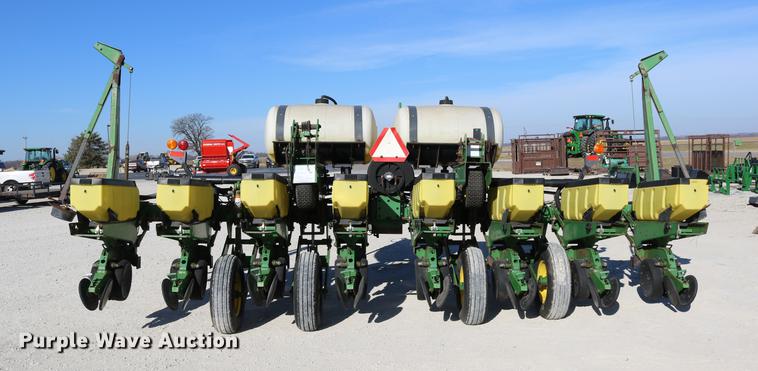 image for item DC3610 1996 John Deere 1760 no-till planter