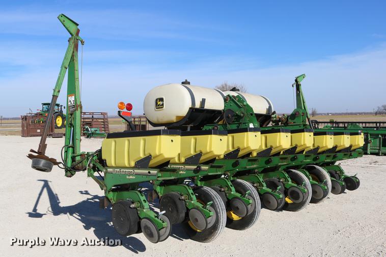 image for item DC3610 1996 John Deere 1760 no-till planter
