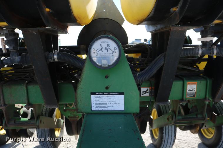 image for item DC3610 1996 John Deere 1760 no-till planter