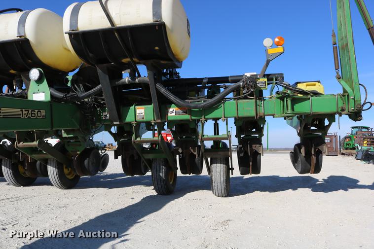 image for item DC3610 1996 John Deere 1760 no-till planter