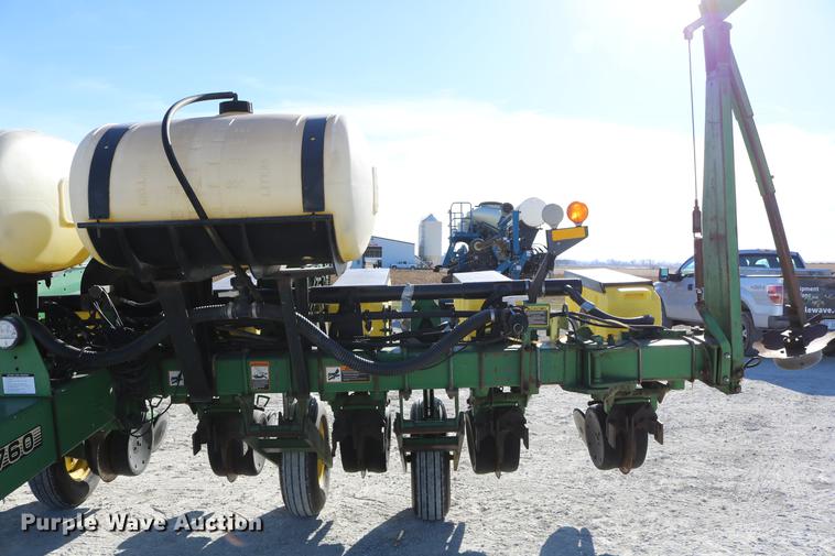 image for item DC3610 1996 John Deere 1760 no-till planter