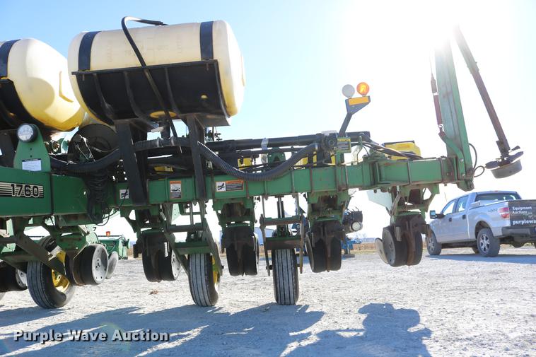 image for item DC3610 1996 John Deere 1760 no-till planter