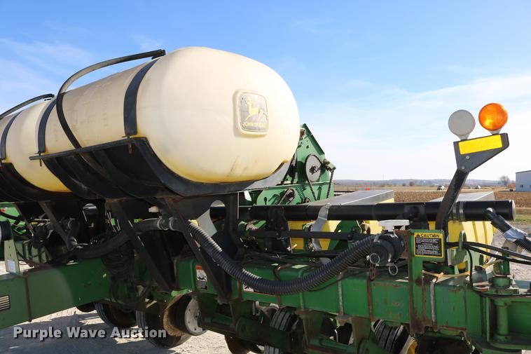 image for item DC3610 1996 John Deere 1760 no-till planter