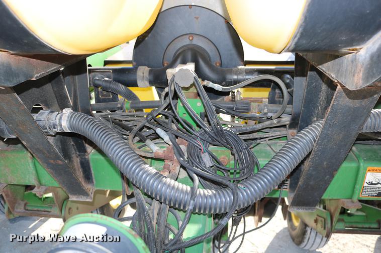 image for item DC3610 1996 John Deere 1760 no-till planter