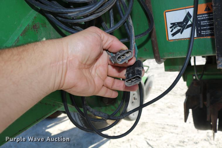 image for item DC3610 1996 John Deere 1760 no-till planter