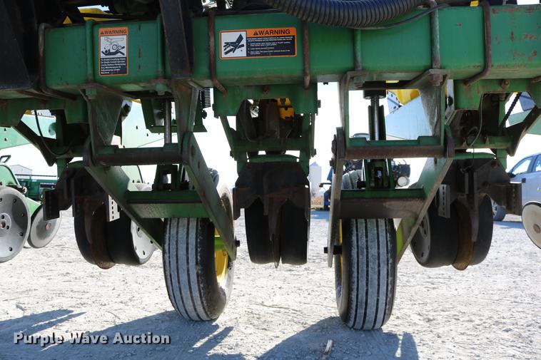 image for item DC3610 1996 John Deere 1760 no-till planter