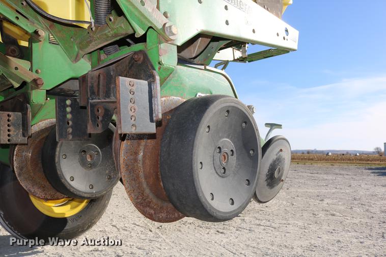 image for item DC3610 1996 John Deere 1760 no-till planter