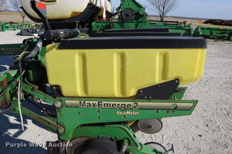 image for item DC3610 1996 John Deere 1760 no-till planter