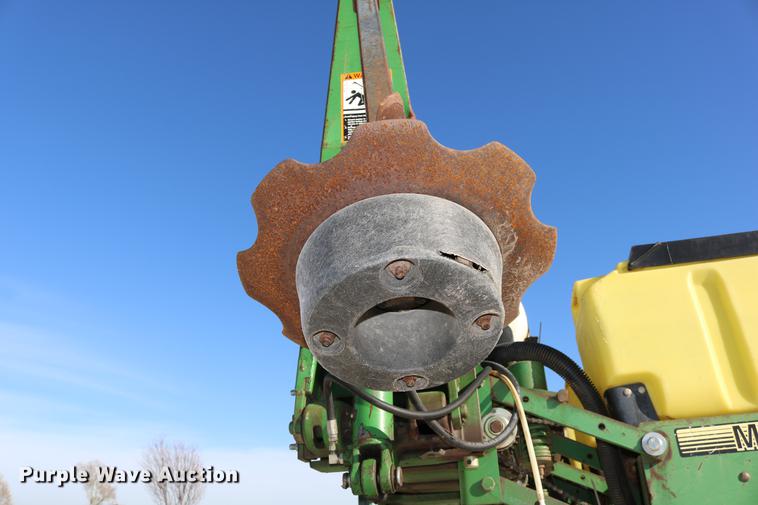 image for item DC3610 1996 John Deere 1760 no-till planter