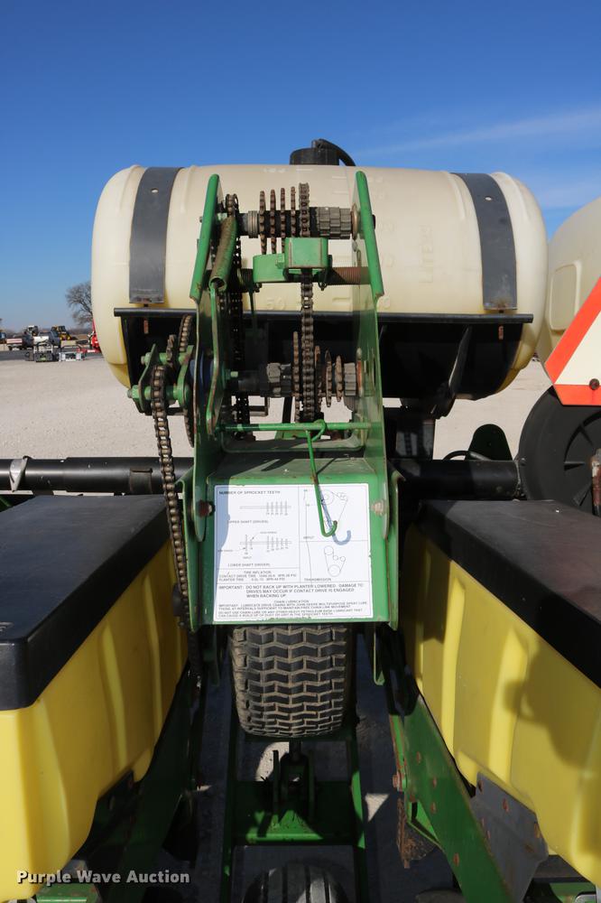 image for item DC3610 1996 John Deere 1760 no-till planter