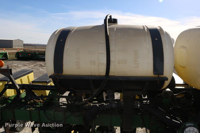 image for item DC3610 1996 John Deere 1760 no-till planter
