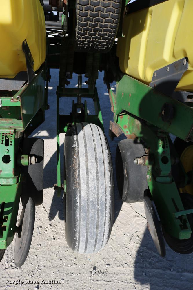 image for item DC3610 1996 John Deere 1760 no-till planter