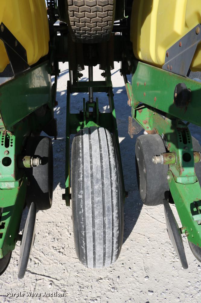 image for item DC3610 1996 John Deere 1760 no-till planter