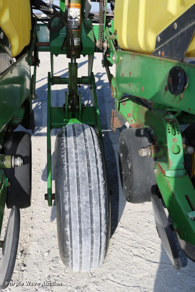 image for item DC3610 1996 John Deere 1760 no-till planter